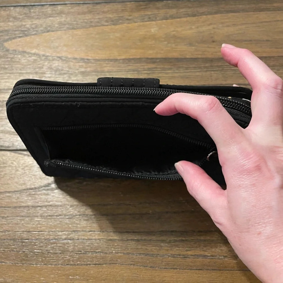 Vera Bradley Microfiber Quilted Black Turnlock Wallet Zip Cards Compartment - Picture 8 of 12